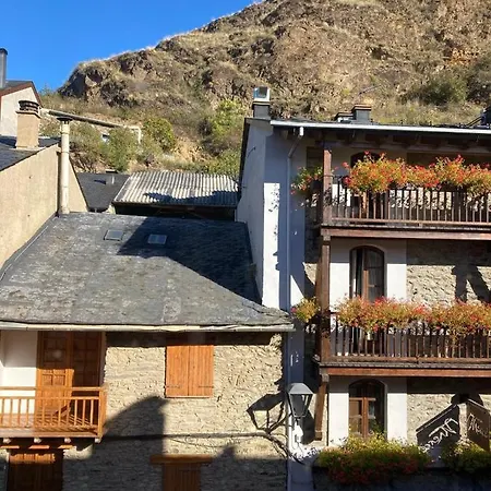 Vistas Unicas A Los Pirineos, Para 7-8 Personas!! Tensi Home Llivia Llívia Exterior photo