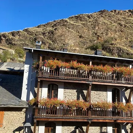 Vistas Unicas A Los Pirineos, Para 7-8 Personas!! Tensi Home Llivia Llívia Exterior photo